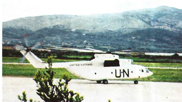 UN-Helikopter 1995 auf dem Flughafen von Split. (Foto: Eva Buhrfeind)