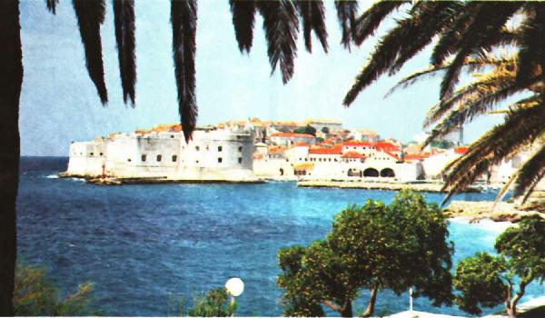 Der alte Stadtkern von Dubrovnik 1995 mit den Festungsmauern. (Foto: Eva Buhrfeind)