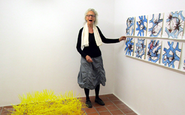 Fraenzi Neuhaus im April 2025 in der Galerie Rössli in Balsthal. (Foto: Eva Buhrfeind) Fraenzi Neuhaus im April 2025 in der Galerie Rössli in Balsthal. (Foto: Eva Buhrfeind)