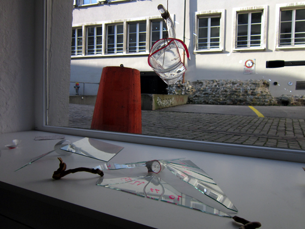 Werke von Mario Cavoli und Yves Lavoyer 2023 in der Galerie Löiegruebe, Solothurn. (Foto: Eva Buhrfeind)