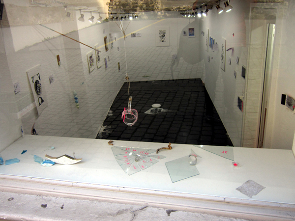 Werke von Mario Cavoli und Yves Lavoyer 2023 in der Galerie Löiegruebe, Solothurn. (Foto: Eva Buhrfeind)
