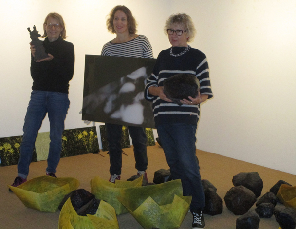 Stephanie Grob, Regina Graber und Ursula Pfister 2023 im Schlösschen Vorder-Bleichenberg in Biberist. (Foto: Eva Buhrfeind)