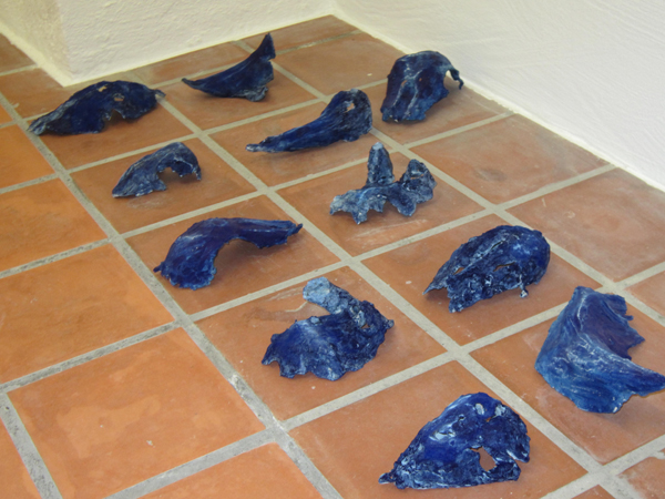 «Requiem» von Stephanie Grob 2024 in der Galerie Rössli in Balsthal. (Foto: Eva Buhrfeind)