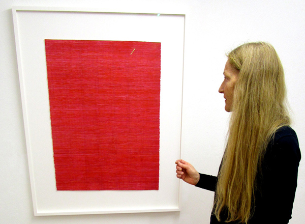 Susan Hodel in der Galerie Rössli in Balsthal. (Foto: Eva Buhrfeind)