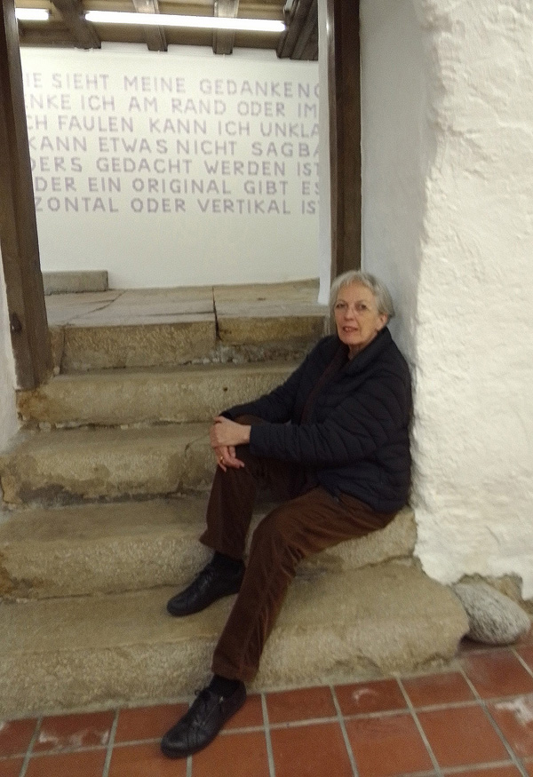 Verena Thürkauf 2023 in der Galerie Rössli, Balsthal. (Foto: Eva Buhrfeind)