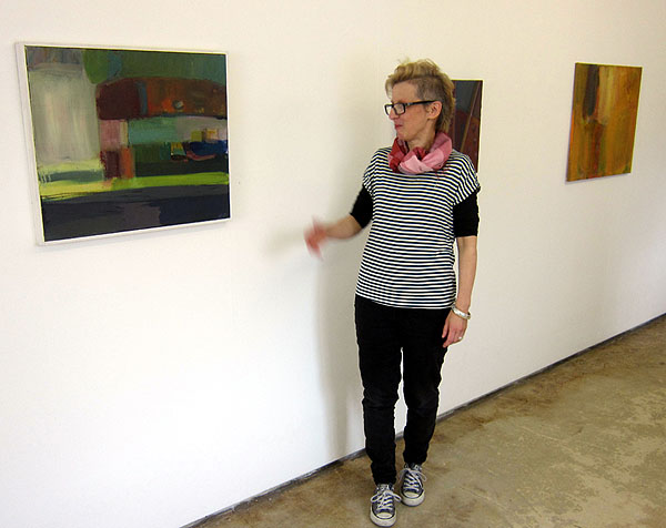 Vero Deubelbeiss im Oktober 2019 in der Galerie Rössli in Balsthal. (Foto: Eva Buhrfeind)