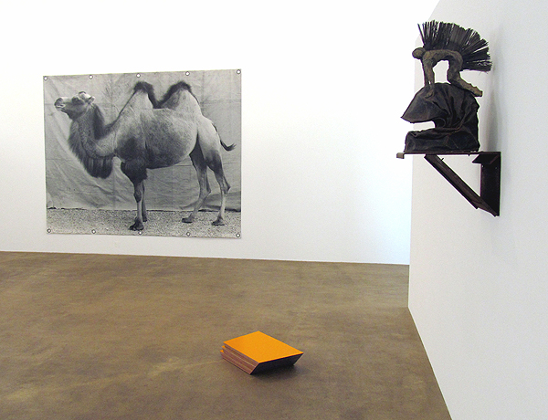 «Accrochage» 2018 im Kunstraum Medici Solothurn. (Foto: Eva Buhrfeind)