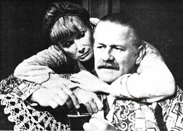 Elisabeth Berger und Bernd Hofmann in «Die magische Glühlampe» von Woody Allen.